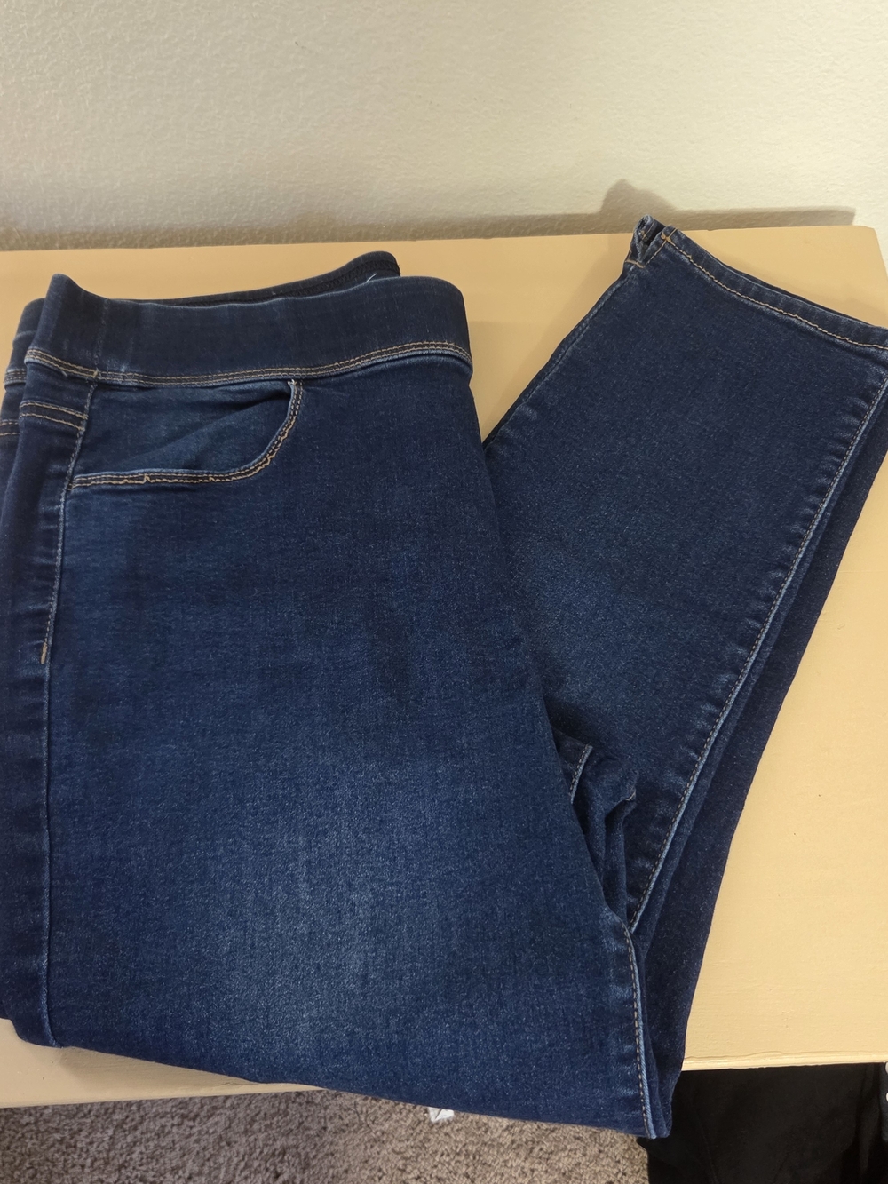 Gloria Vanderbilt Women's Size 14 All-Around Slimming Effect Pull-On Dark Jeans